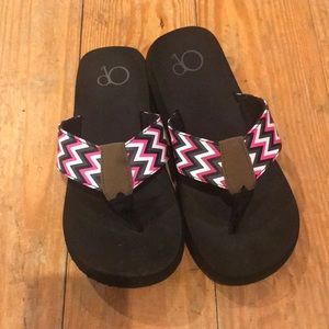 Op chevron flip flops